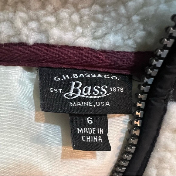 G.H. Bass Woman’s Fleece Sherpa Vest with Black Pockets Size 6 - Picture 5 of 6